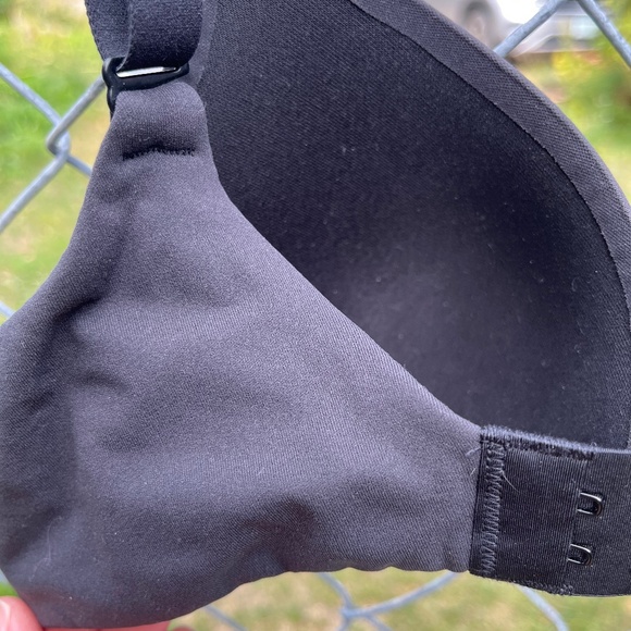 SKIMS fits everybody Tshirt bra - Picture 7 of 12